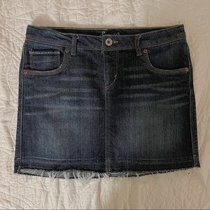 Levi’s mini frayed dark wash denim skirt